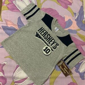 NWT Hershey’s 10 Retro Graphic Print Gray/Navy Tee